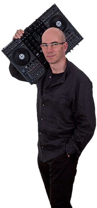 Freigestelltes Portrait von Jörg Seidl, DJ Night Life, mit DJ-Controller